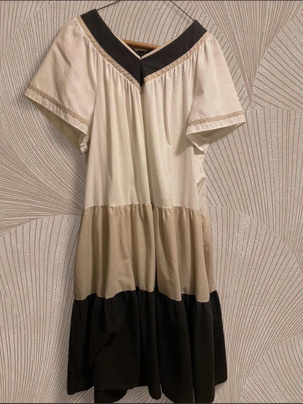 Colorblock V-Neck Tiered Midi Dress in Cream, Tan & Black